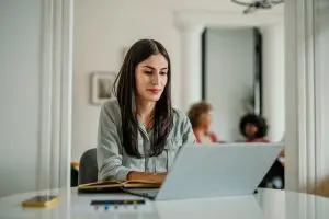 Business Consultant Job Description and Responsibilities
